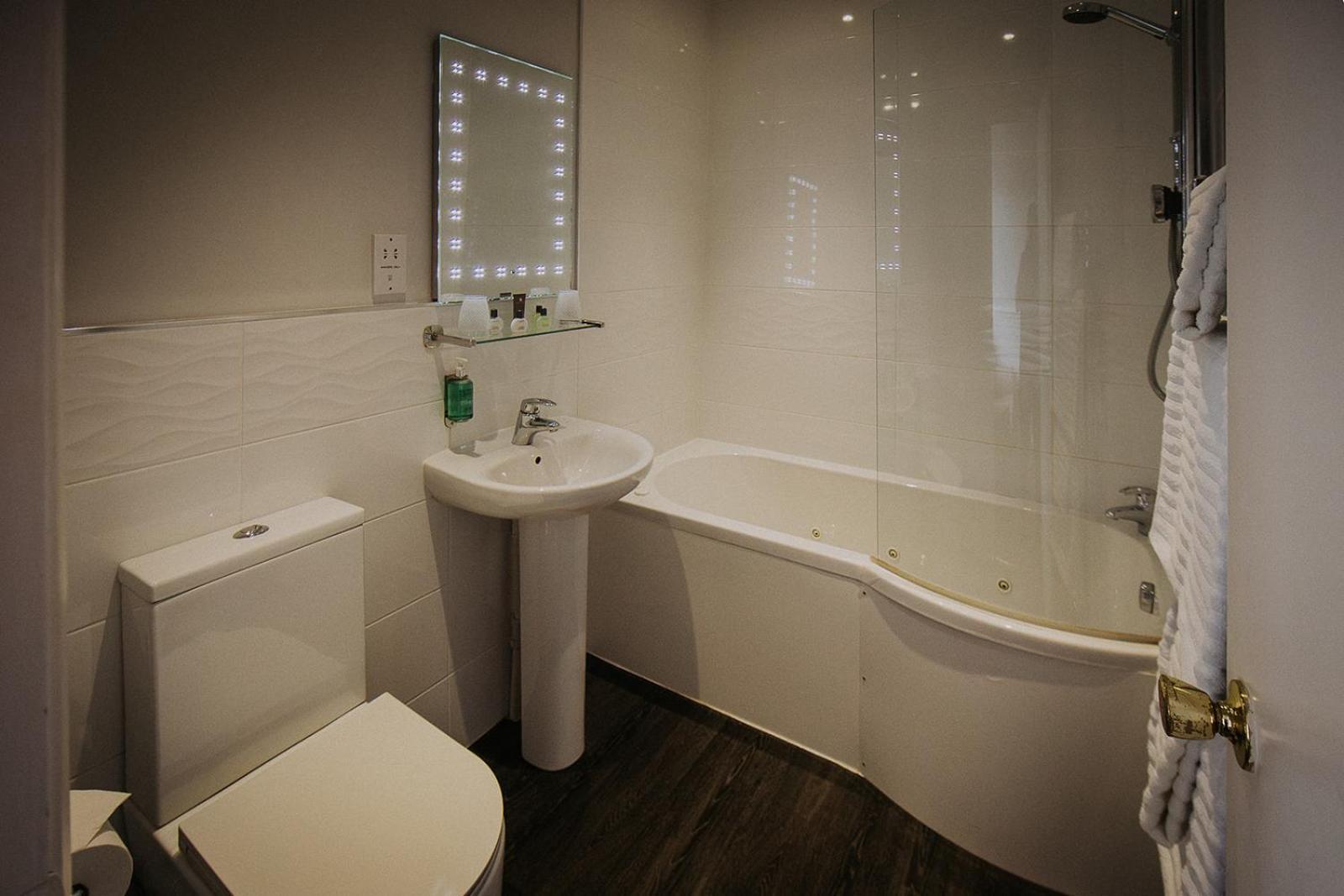 The Lake Isle Restaurant With Rooms Uppingham Bagian luar foto